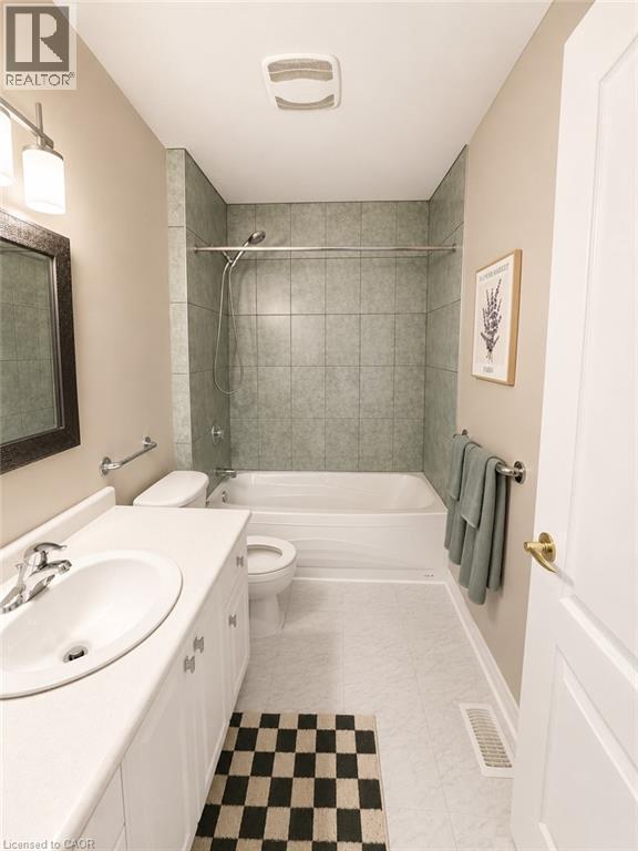 4-piece Bathroom - 7 Spitfire Drive, Mount Hope, ON - Indoor Photo Showing Bathroom