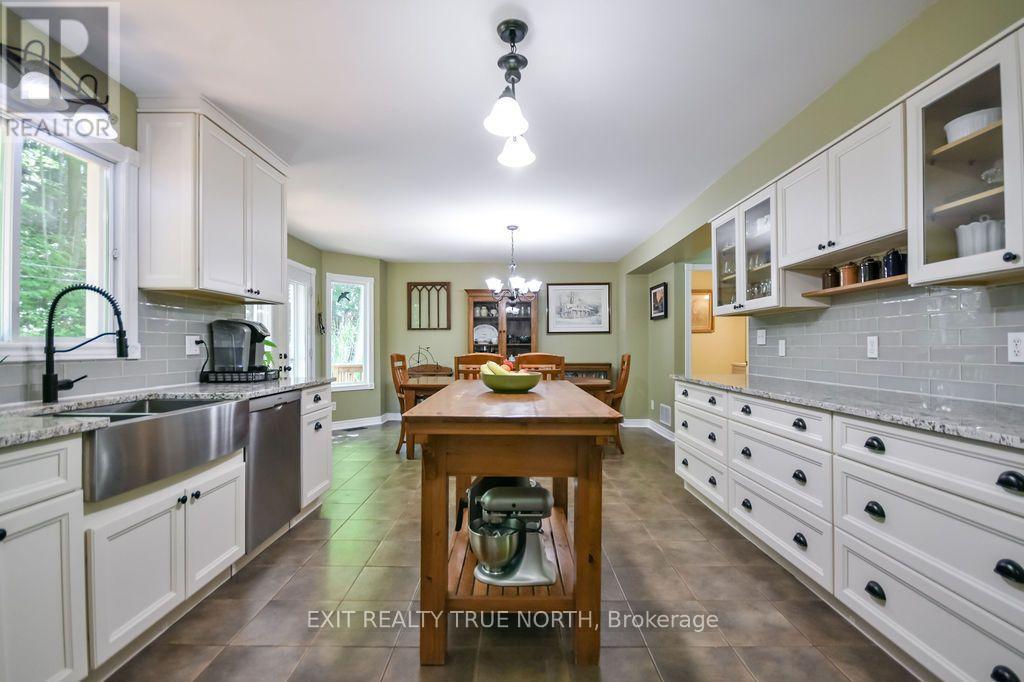 3889 Baseline Road, Springwater, ON - Indoor Photo Showing Kitchen With Upgraded Kitchen