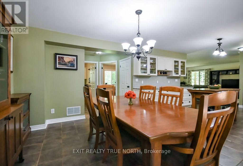 3889 Baseline Road, Springwater, ON - Indoor Photo Showing Dining Room