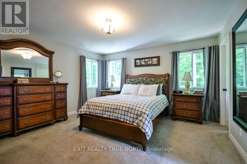 3889 Baseline Road, Springwater, ON - Indoor Photo Showing Bedroom