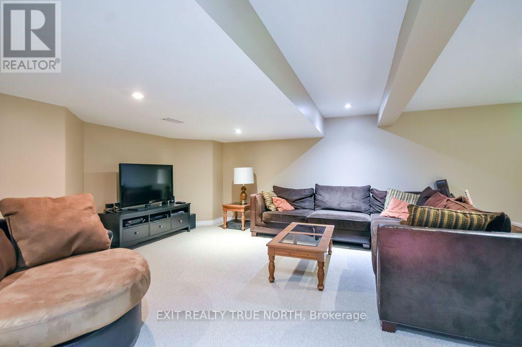 3889 Baseline Road, Springwater, ON - Indoor