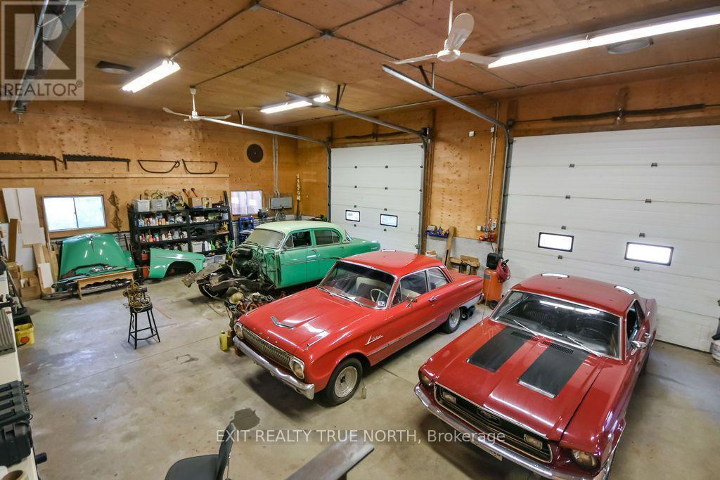 3889 Baseline Road, Springwater, ON - Indoor Photo Showing Garage