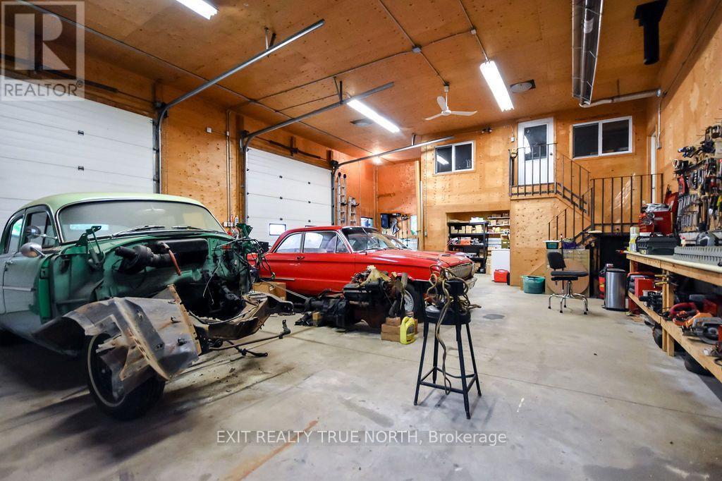 3889 Baseline Road, Springwater, ON - Indoor Photo Showing Garage