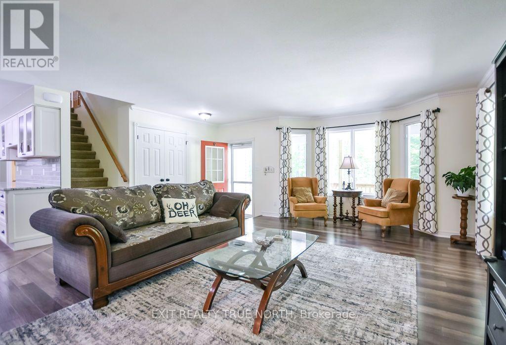 3889 Baseline Road, Springwater, ON - Indoor Photo Showing Living Room
