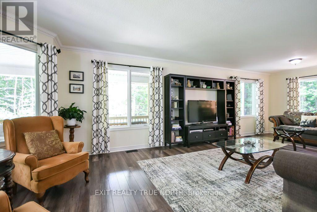 3889 Baseline Road, Springwater, ON - Indoor Photo Showing Living Room
