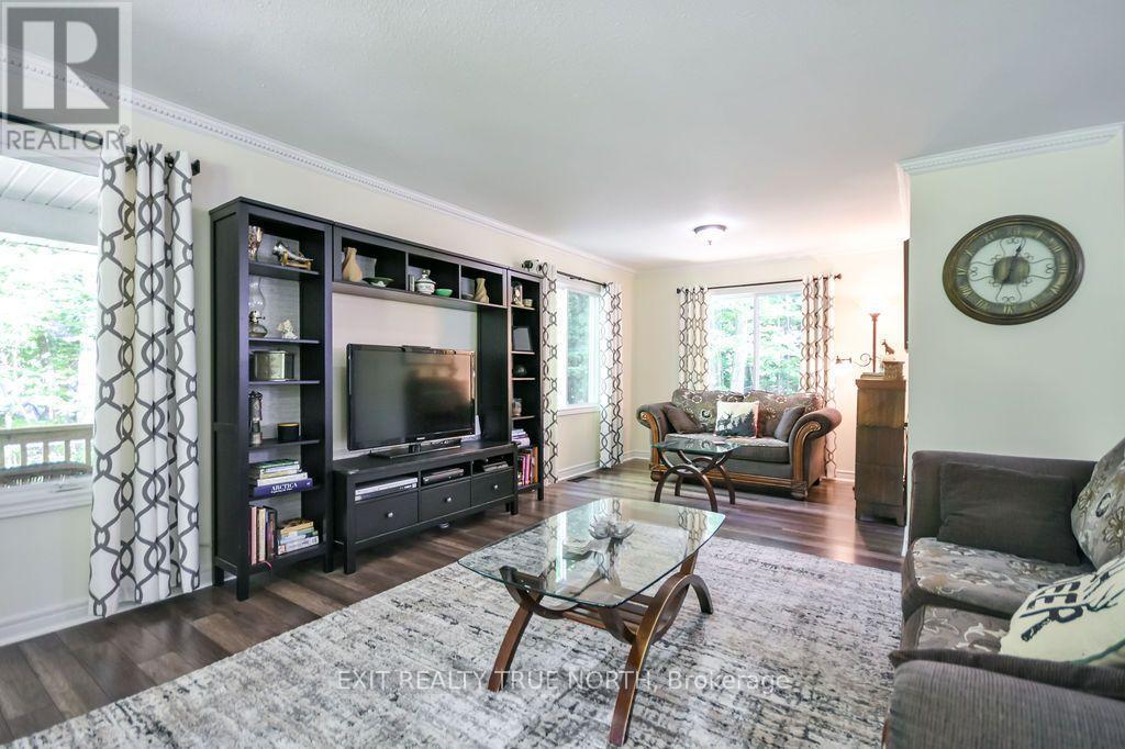 3889 Baseline Road, Springwater, ON - Indoor Photo Showing Living Room