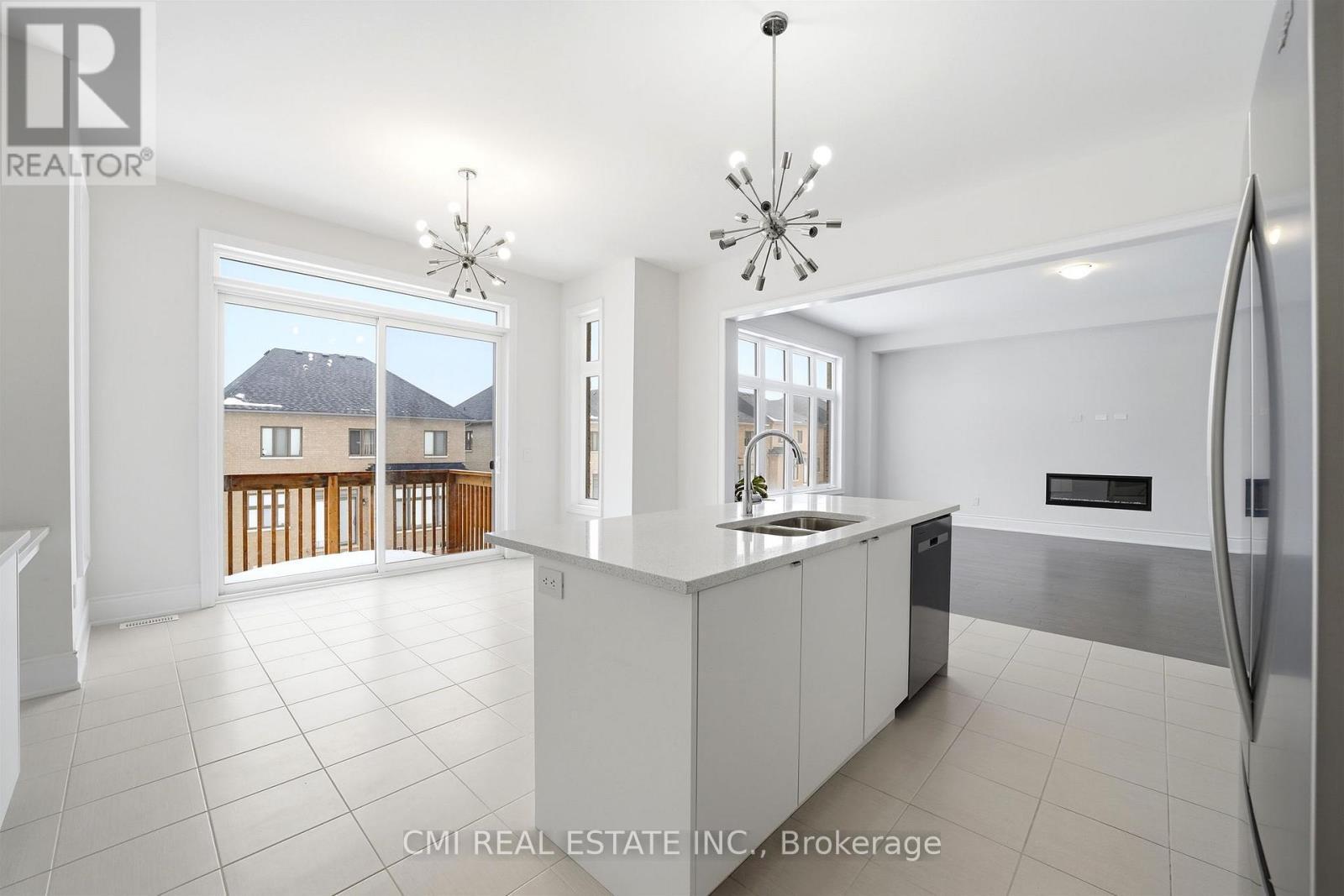125 Raspberry Ridge Avenue, Caledon, ON - Indoor Photo Showing Kitchen With Double Sink