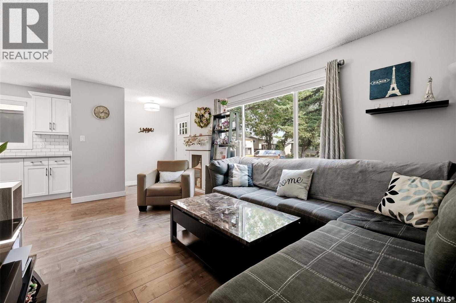 1566 Grosvenor Street, Regina, SK - Indoor Photo Showing Living Room