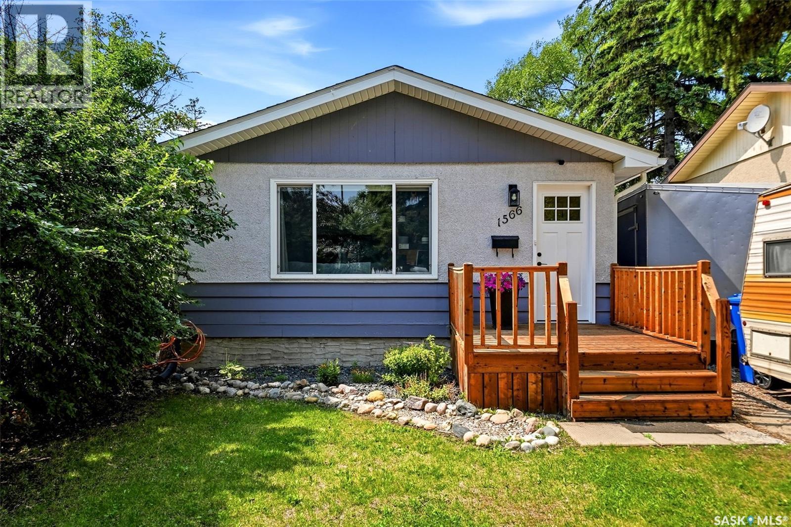 1566 Grosvenor Street, Regina, SK - Outdoor With Exterior