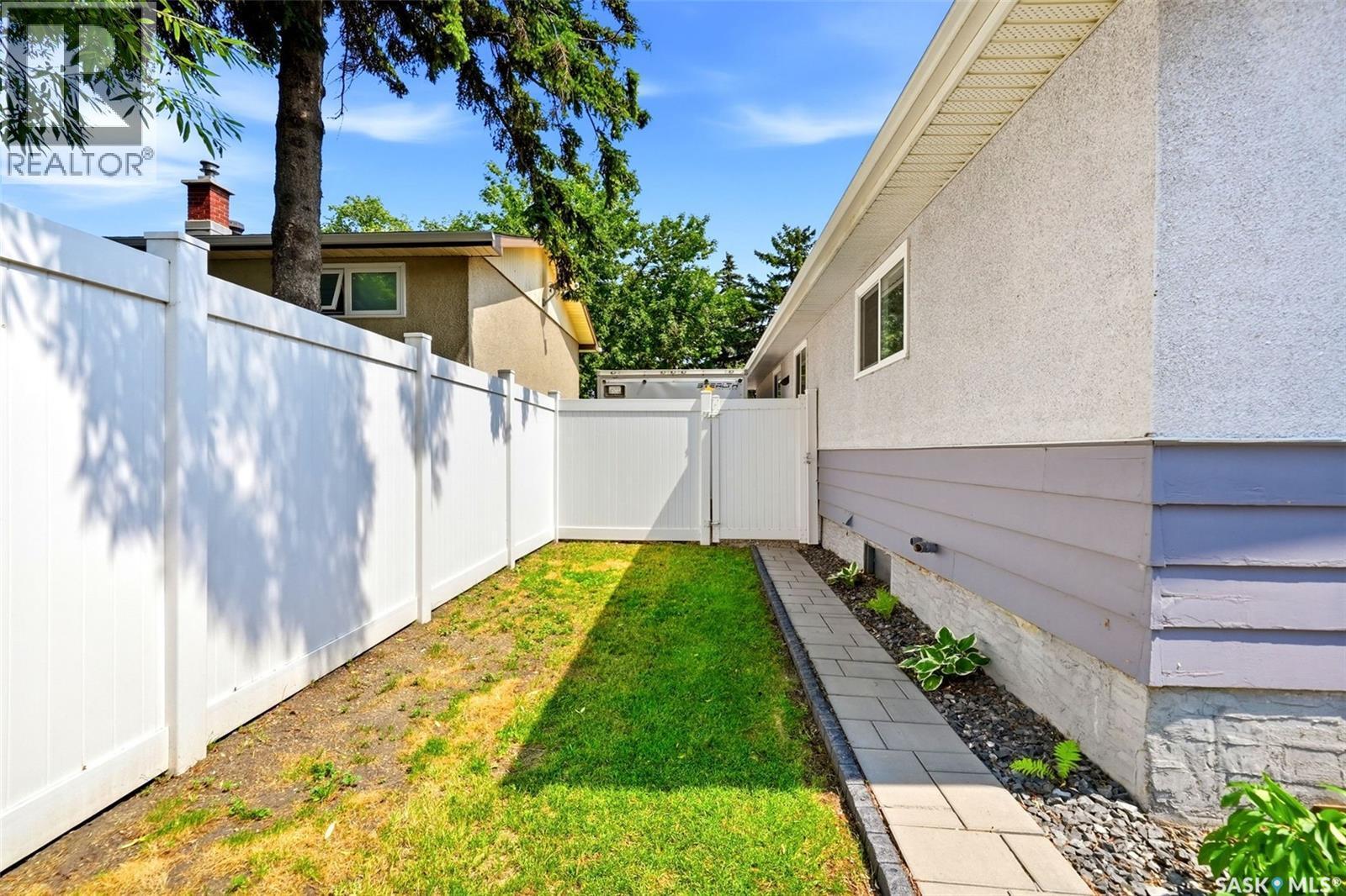 1566 Grosvenor Street, Regina, SK - Outdoor With Exterior