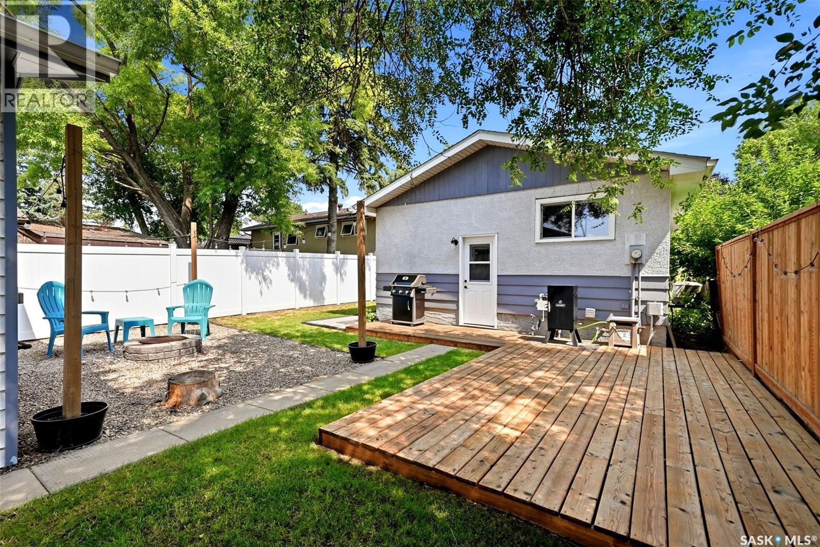 1566 Grosvenor Street, Regina, SK - Outdoor With Deck Patio Veranda