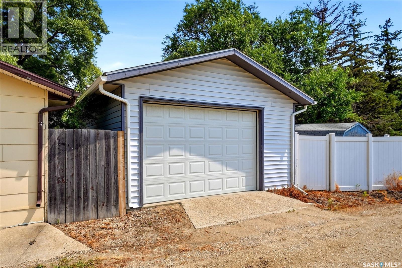 1566 Grosvenor Street, Regina, SK - Outdoor With Exterior