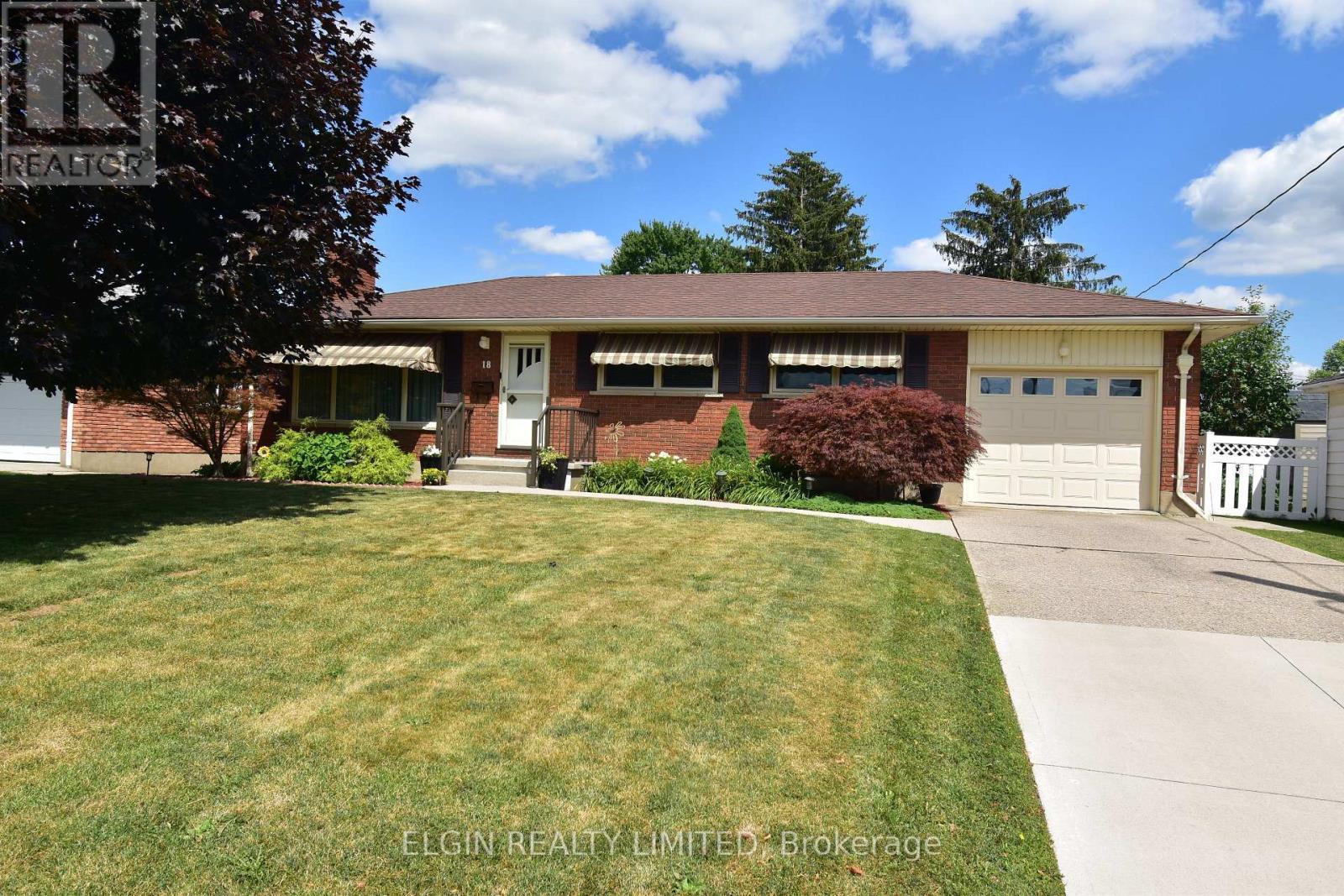 18 Pullen Avenue, St. Thomas, ON - Outdoor With Facade
