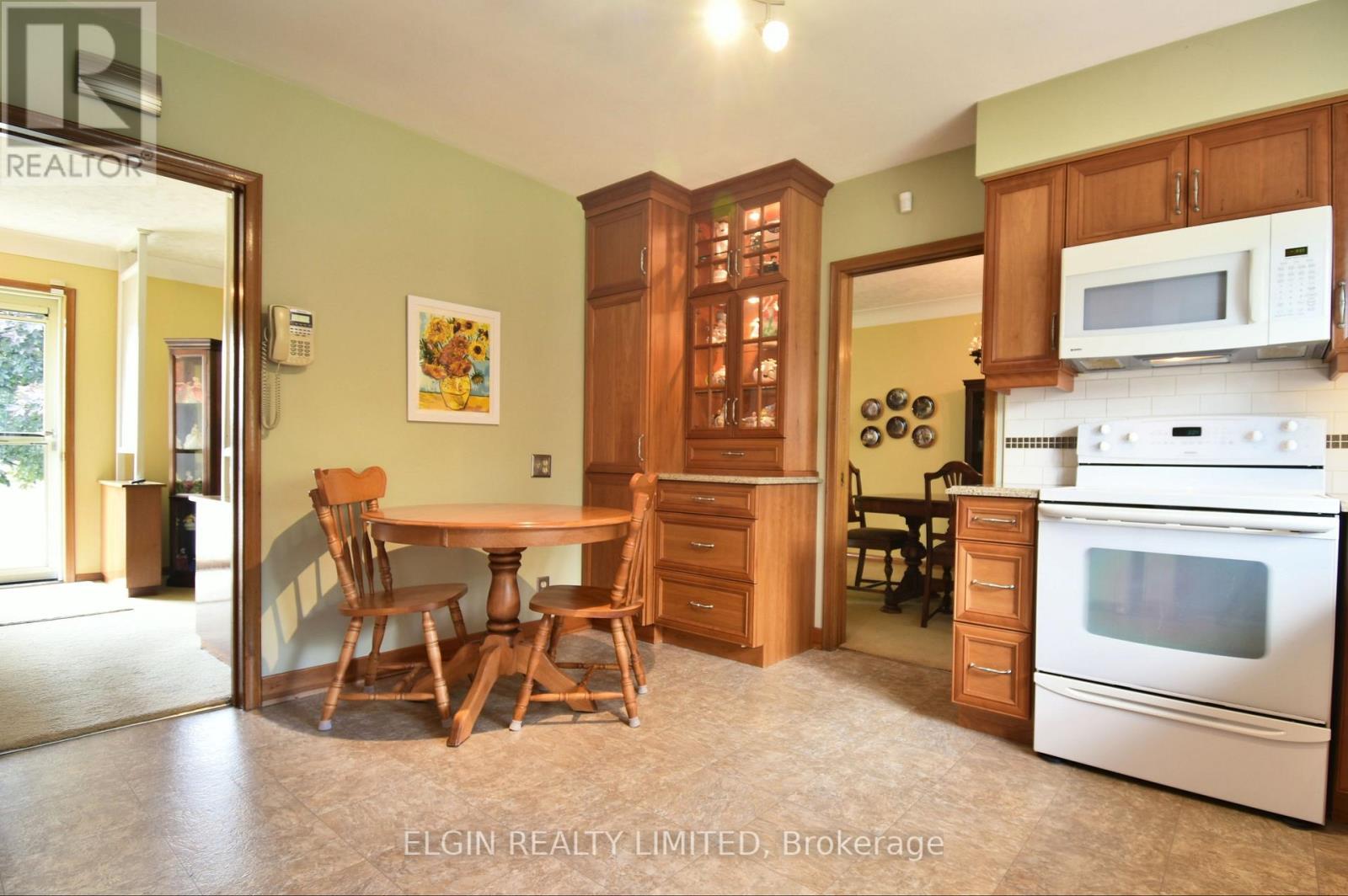 18 Pullen Avenue, St. Thomas, ON - Indoor Photo Showing Kitchen With Double Sink