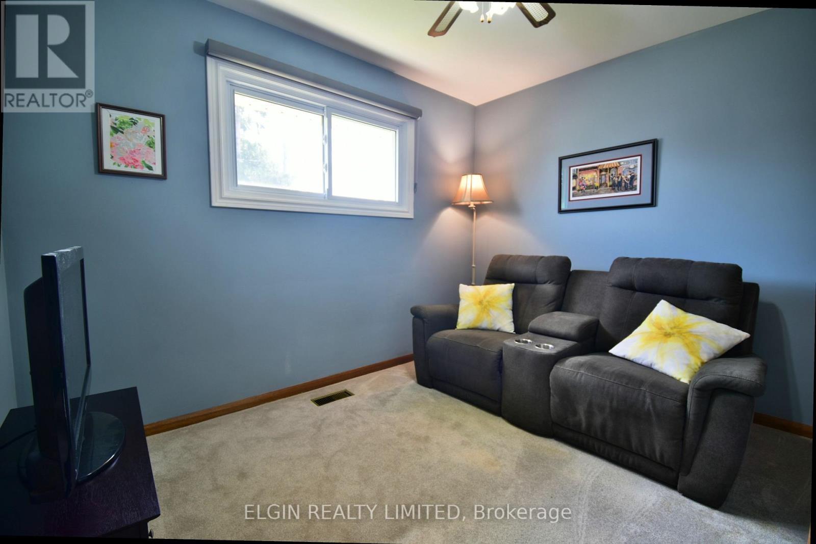 18 Pullen Avenue, St. Thomas, ON - Indoor Photo Showing Bedroom