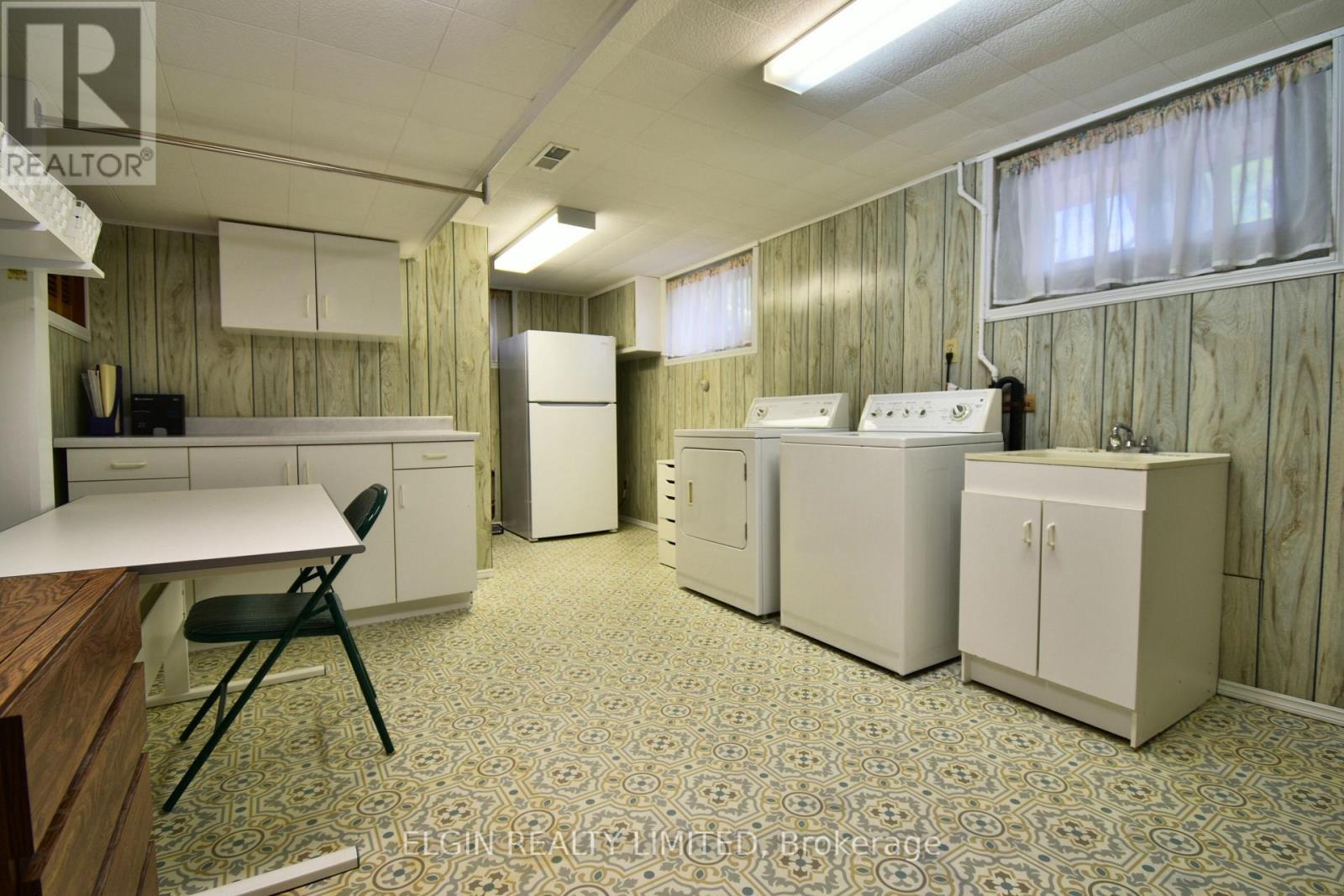 18 Pullen Avenue, St. Thomas, ON - Indoor Photo Showing Laundry Room