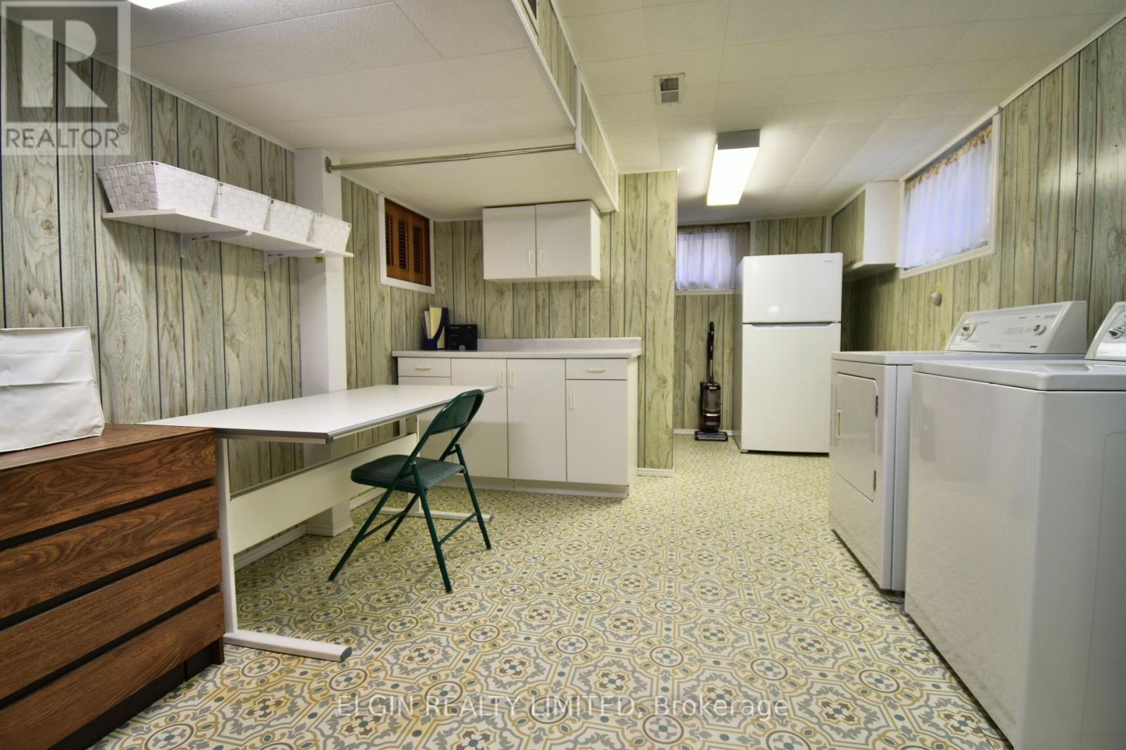 18 Pullen Avenue, St. Thomas, ON - Indoor Photo Showing Laundry Room