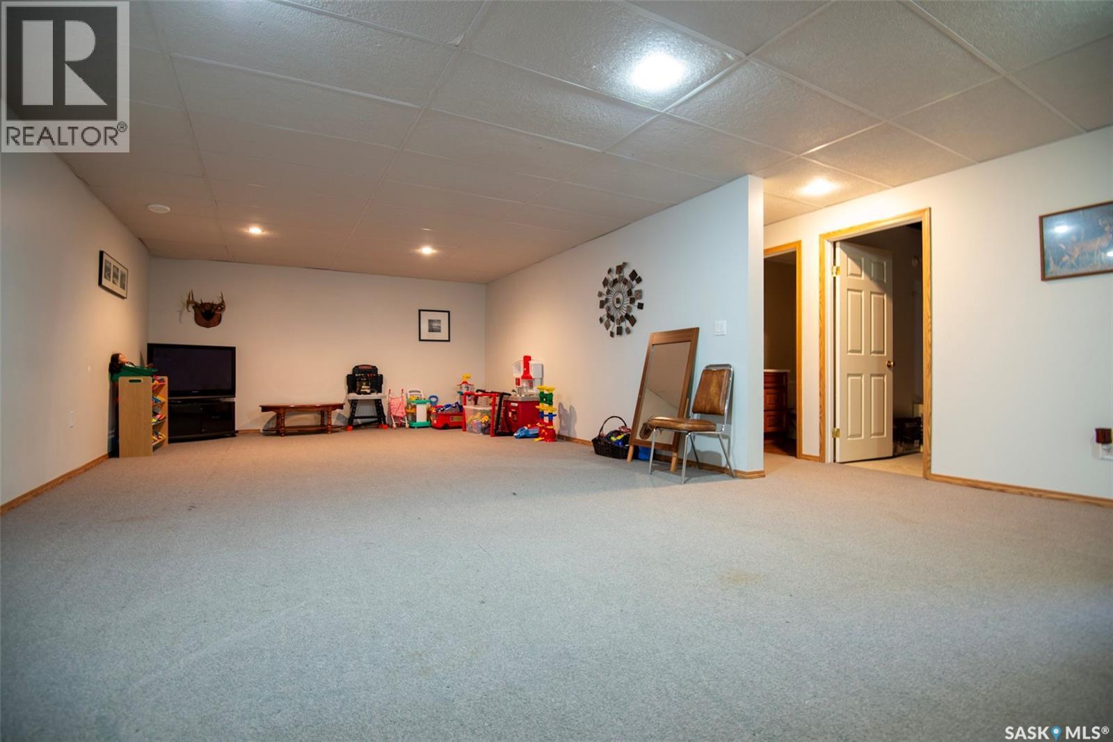 447 1St Street E, Annaheim, SK - Indoor