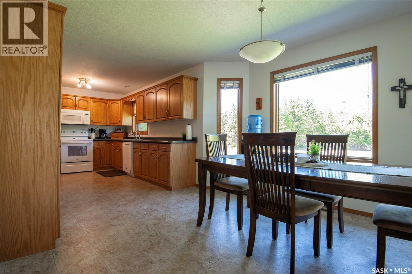 447 1St Street E, Annaheim, SK - Indoor