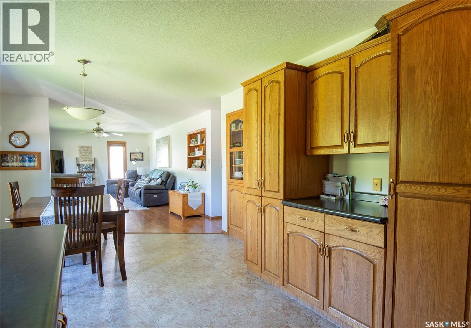 447 1St Street E, Annaheim, SK - Indoor