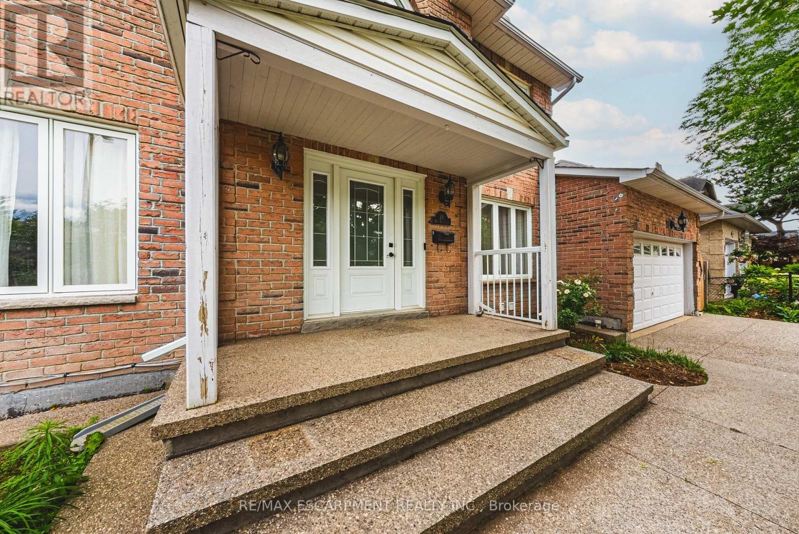 21 Moss Boulevard, Hamilton, ON - Outdoor With Exterior