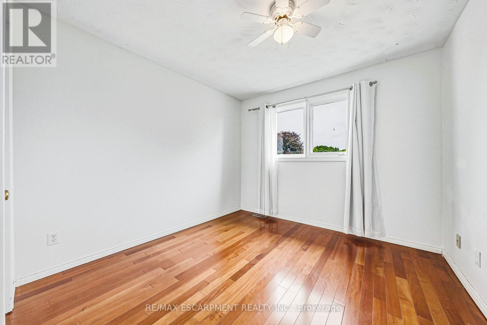 21 Moss Boulevard, Hamilton, ON - Indoor Photo Showing Other Room