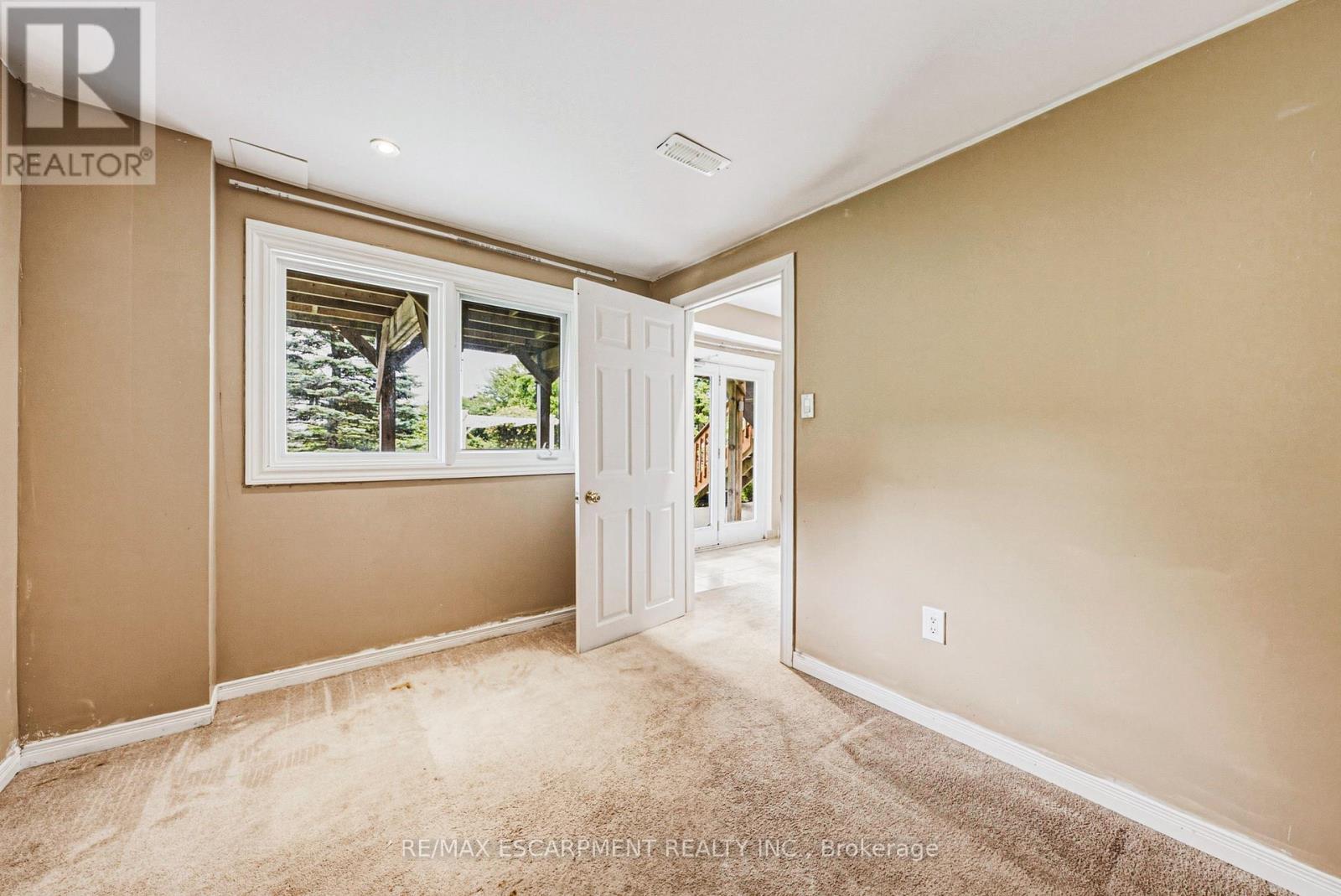 21 Moss Boulevard, Hamilton, ON - Indoor Photo Showing Other Room