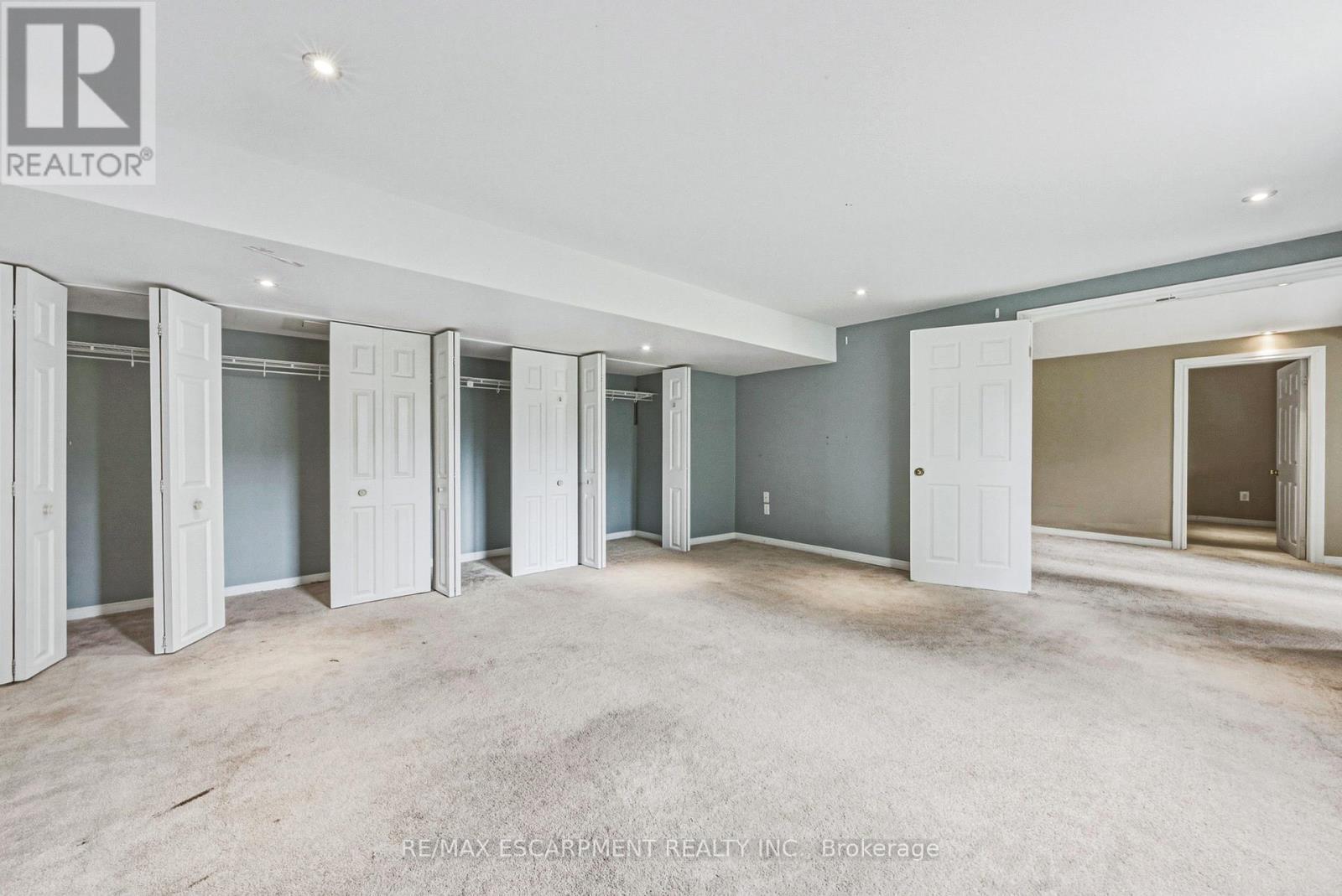 21 Moss Boulevard, Hamilton, ON - Indoor