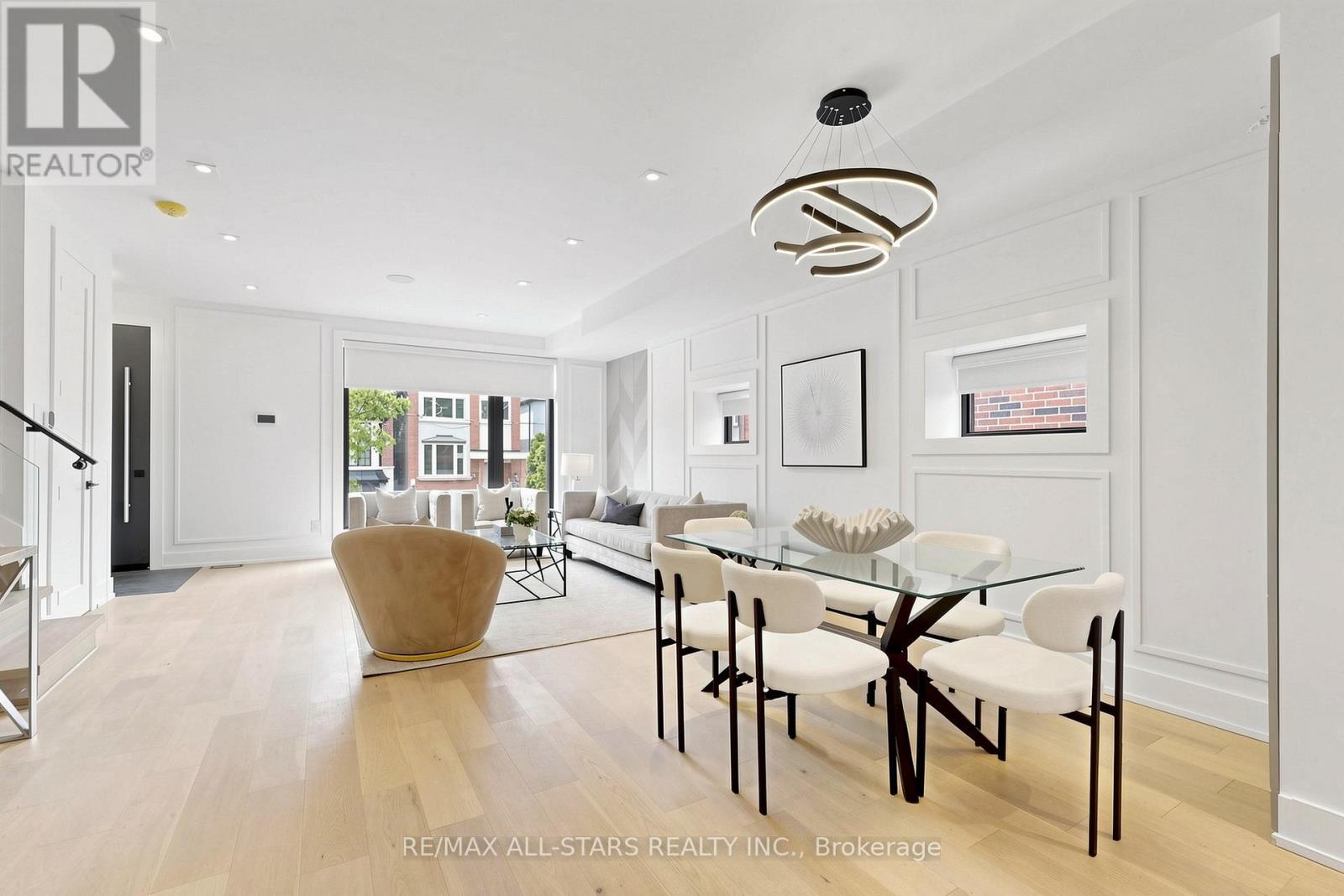 127 Banff Road, Toronto, ON - Indoor Photo Showing Dining Room