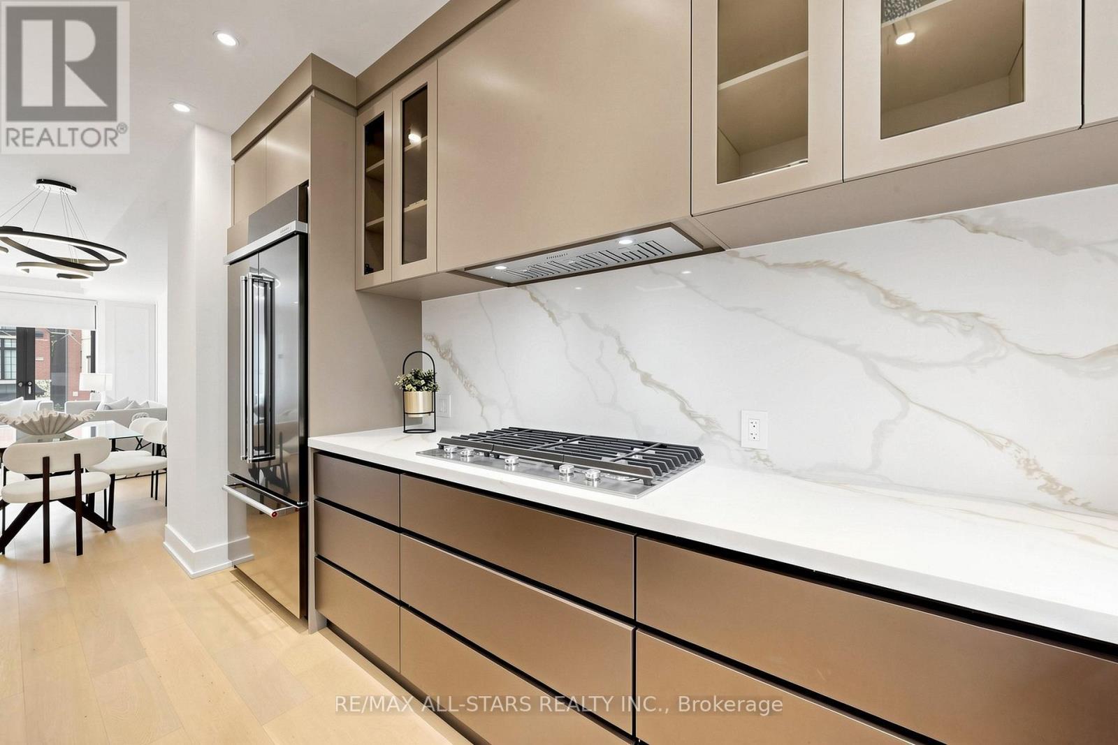 127 Banff Road, Toronto, ON - Indoor Photo Showing Kitchen