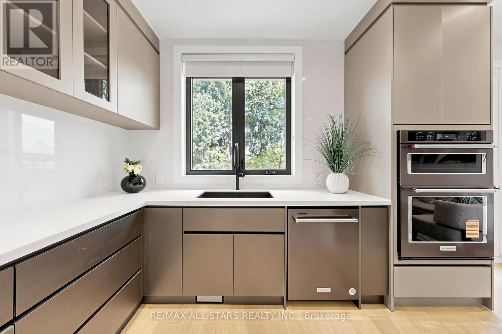 127 Banff Road, Toronto, ON - Indoor Photo Showing Kitchen