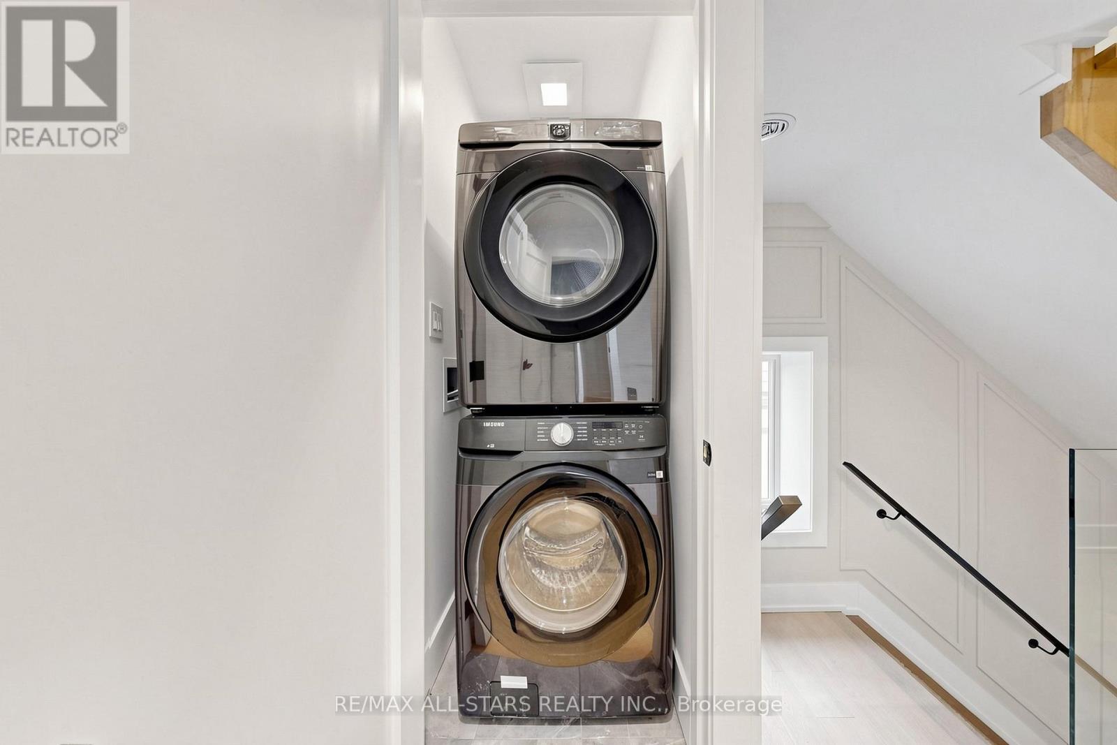 127 Banff Road, Toronto, ON - Indoor Photo Showing Laundry Room