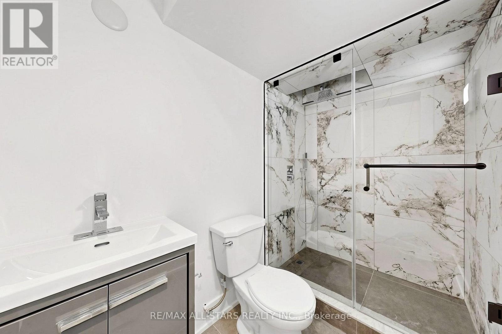 127 Banff Road, Toronto, ON - Indoor Photo Showing Bathroom