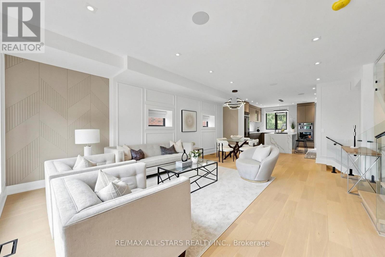 127 Banff Road, Toronto, ON - Indoor Photo Showing Living Room