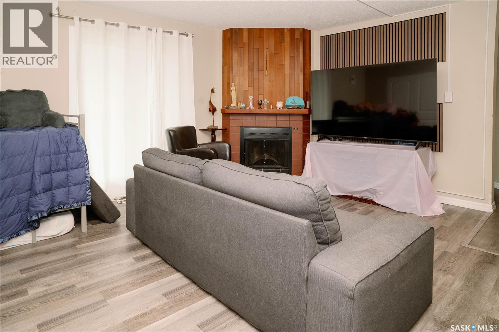 416 510 Prairie Avenue, Saskatoon, SK - Indoor Photo Showing Living Room With Fireplace