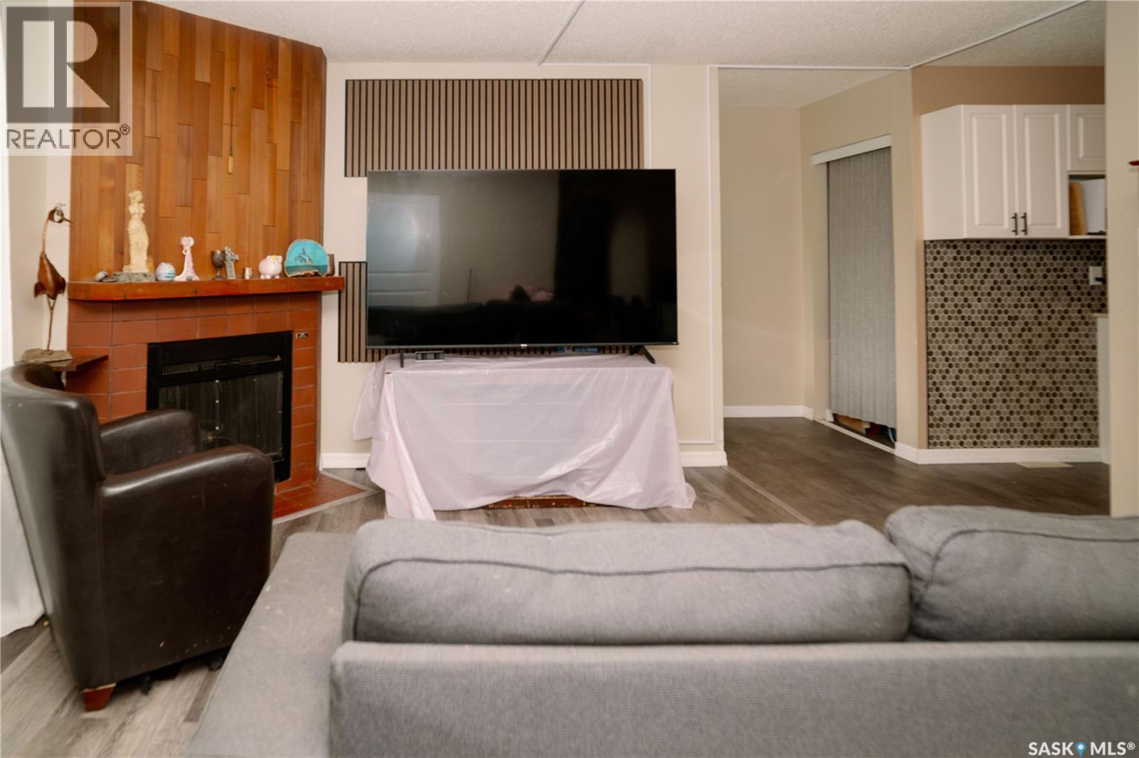 416 510 Prairie Avenue, Saskatoon, SK - Indoor Photo Showing Living Room With Fireplace