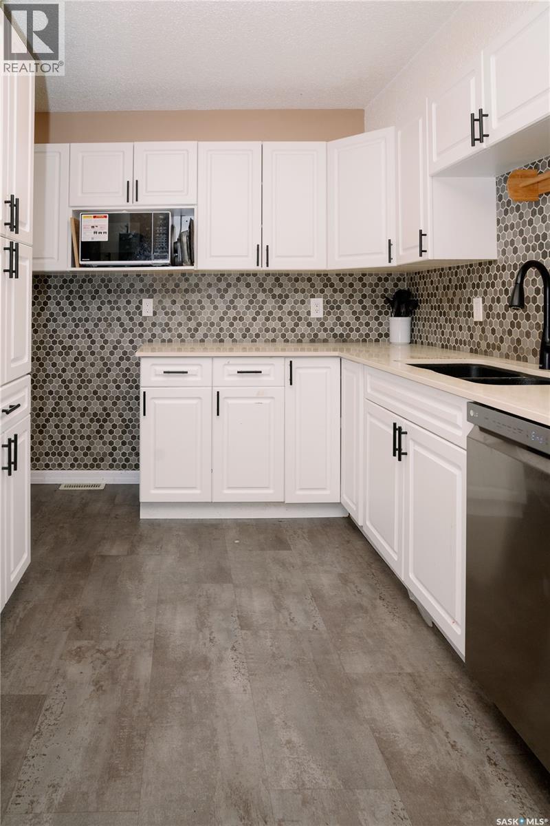 416 510 Prairie Avenue, Saskatoon, SK - Indoor Photo Showing Kitchen