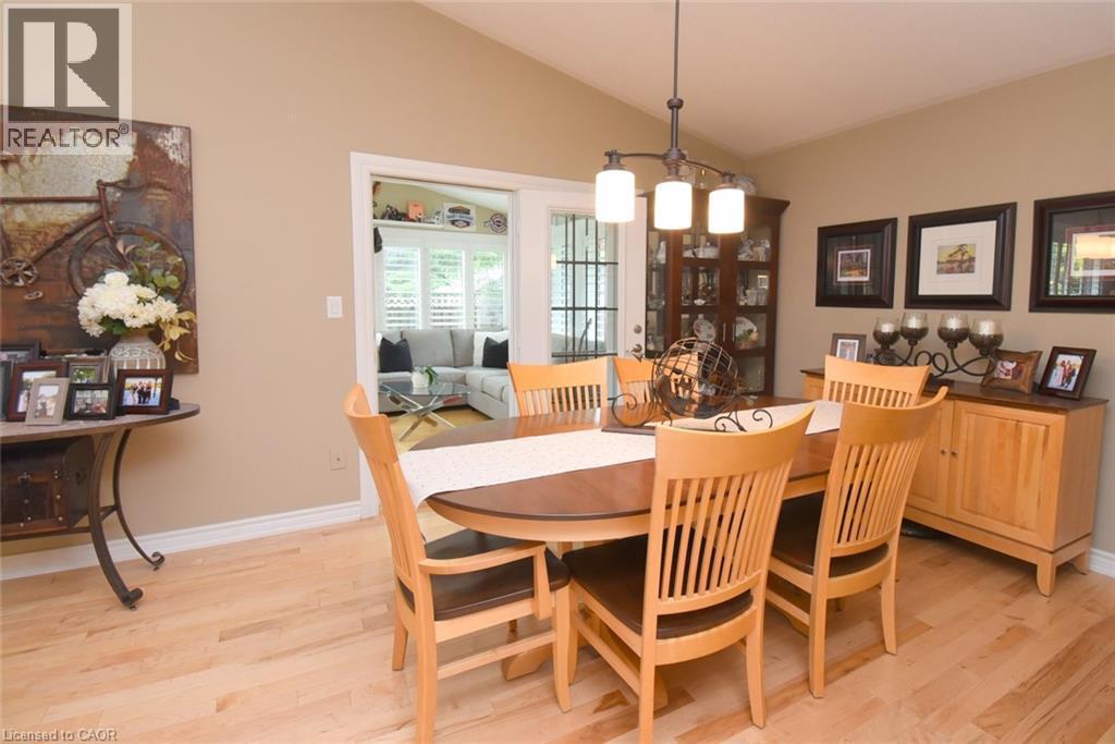 12 Mckeown Court, Caledonia, ON - Indoor Photo Showing Dining Room