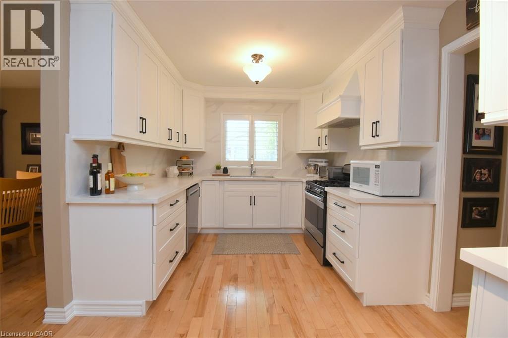 12 Mckeown Court, Caledonia, ON - Indoor Photo Showing Kitchen