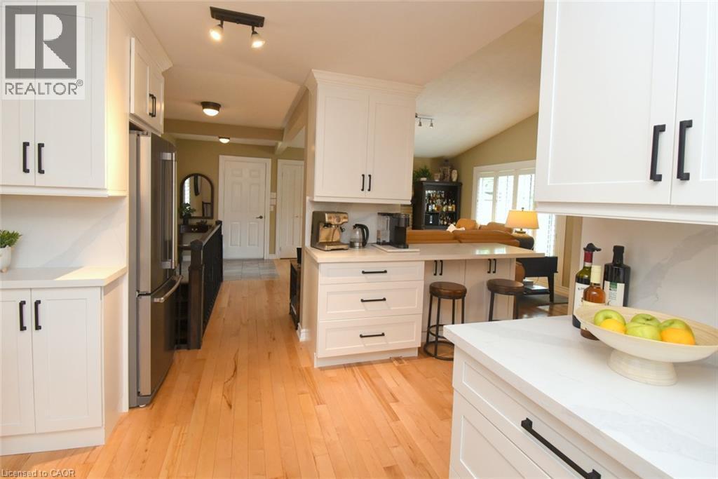 12 Mckeown Court, Caledonia, ON - Indoor Photo Showing Kitchen