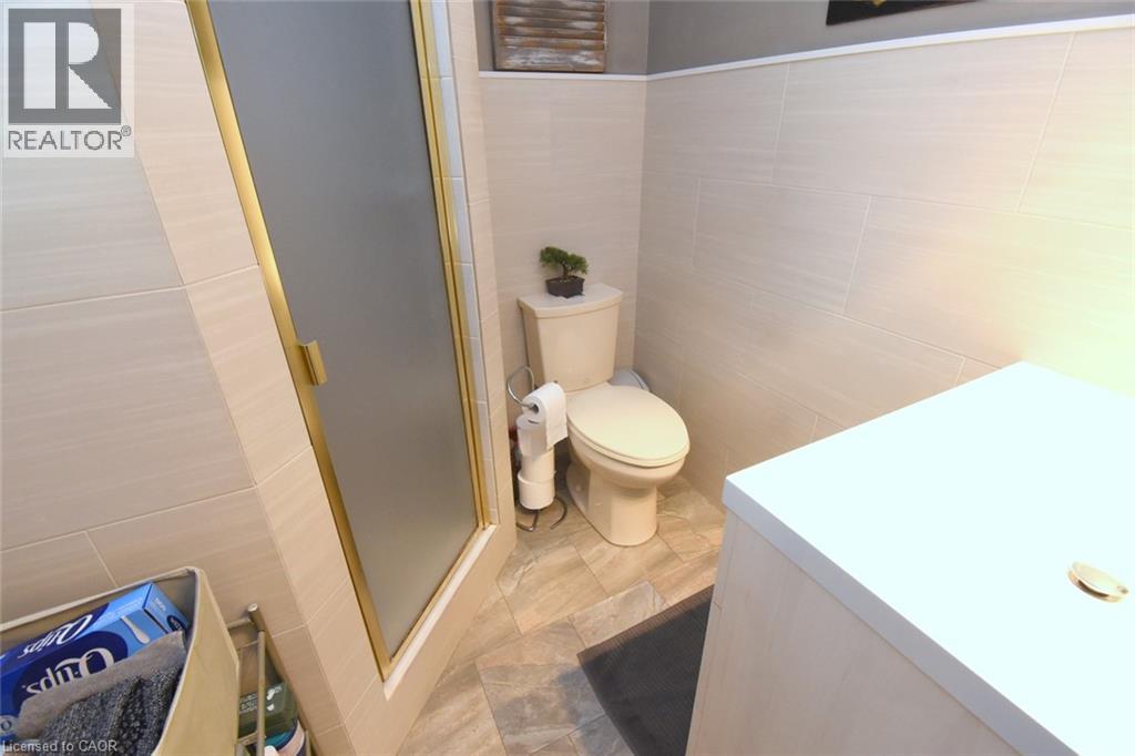 12 Mckeown Court, Caledonia, ON - Indoor Photo Showing Bathroom