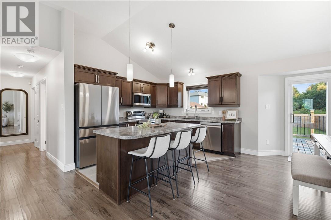1663 Meadowlark Way, Val Caron, ON - Indoor Photo Showing Kitchen With Upgraded Kitchen