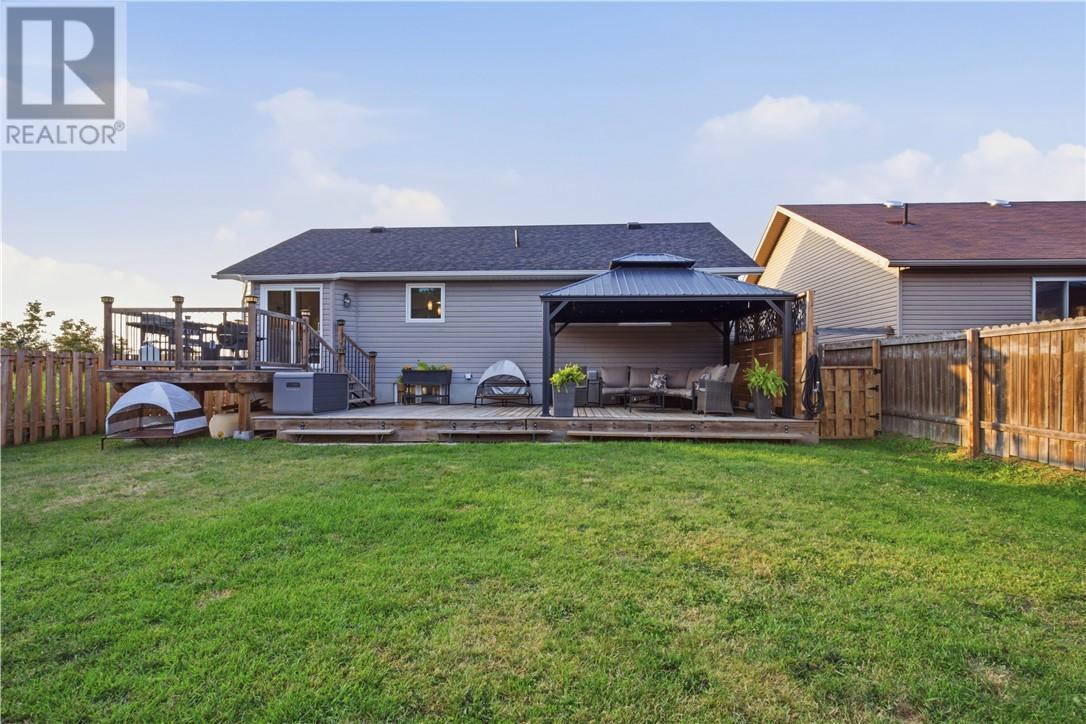 1663 Meadowlark Way, Val Caron, ON - Outdoor With Deck Patio Veranda