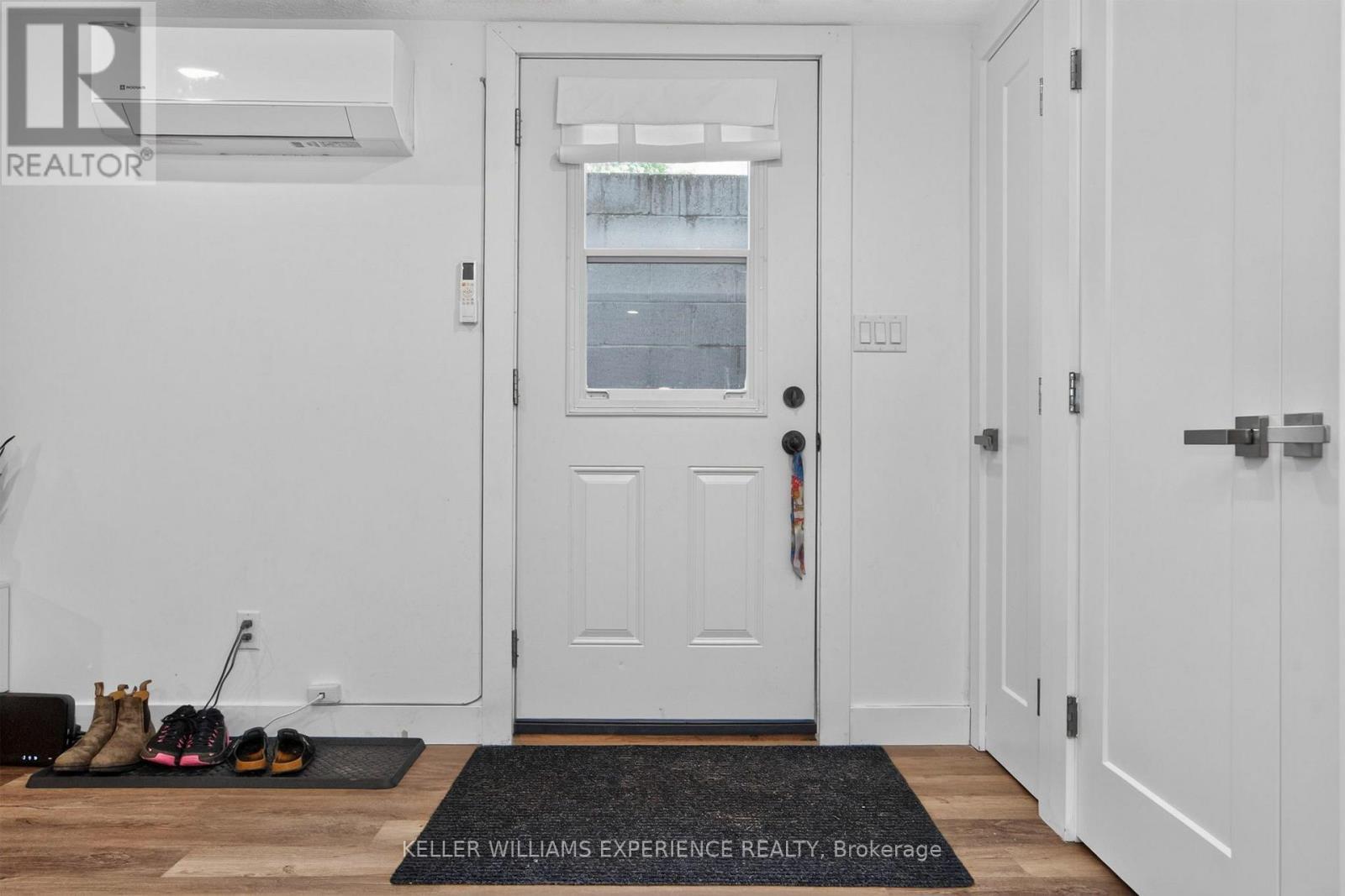 320 6 Concession E, Tiny, ON - Indoor Photo Showing Other Room