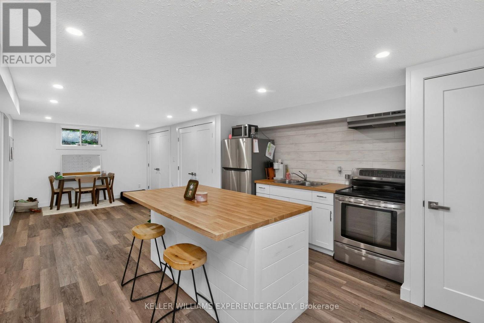 320 6 Concession E, Tiny, ON - Indoor Photo Showing Kitchen