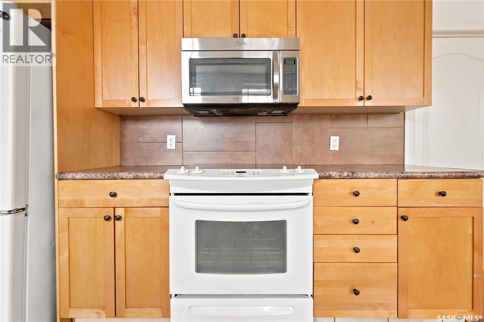 2038 Toronto Street, Regina, SK - Indoor Photo Showing Kitchen
