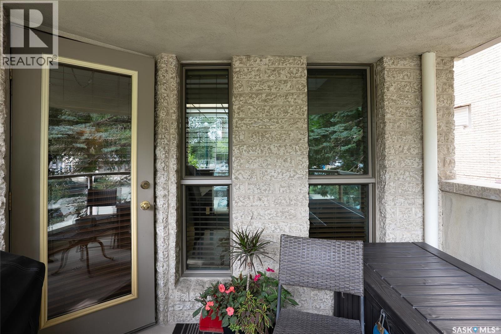 104 303 5Th Avenue N, Saskatoon, SK - With Deck Patio Veranda With Exterior