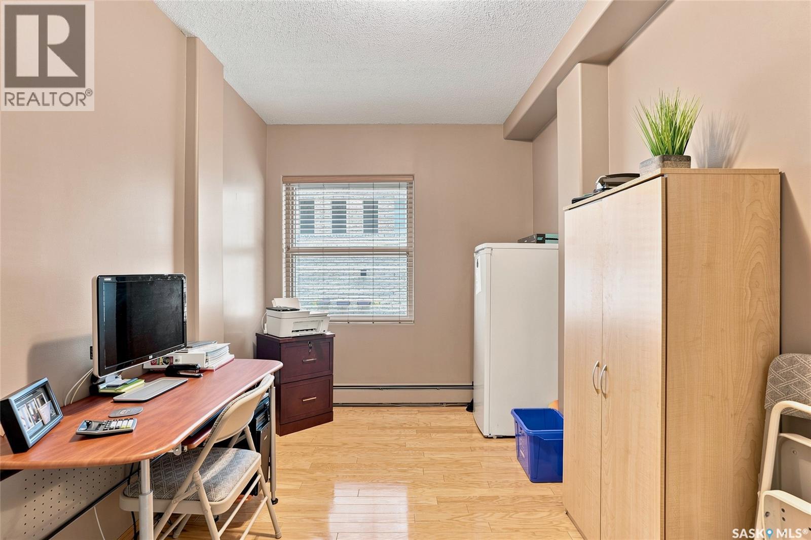 104 303 5Th Avenue N, Saskatoon, SK - Indoor Photo Showing Office