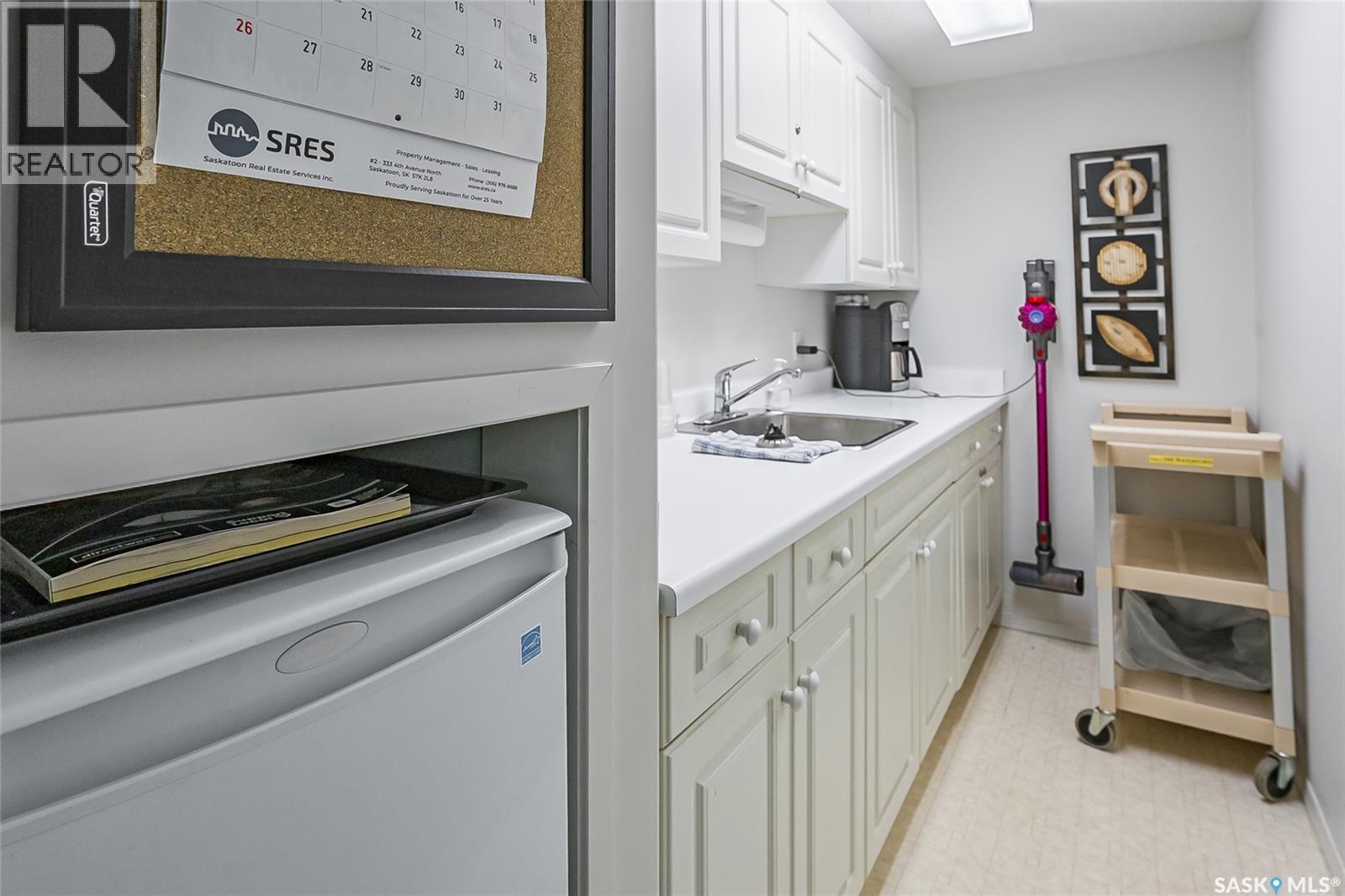 104 303 5Th Avenue N, Saskatoon, SK - Indoor Photo Showing Laundry Room