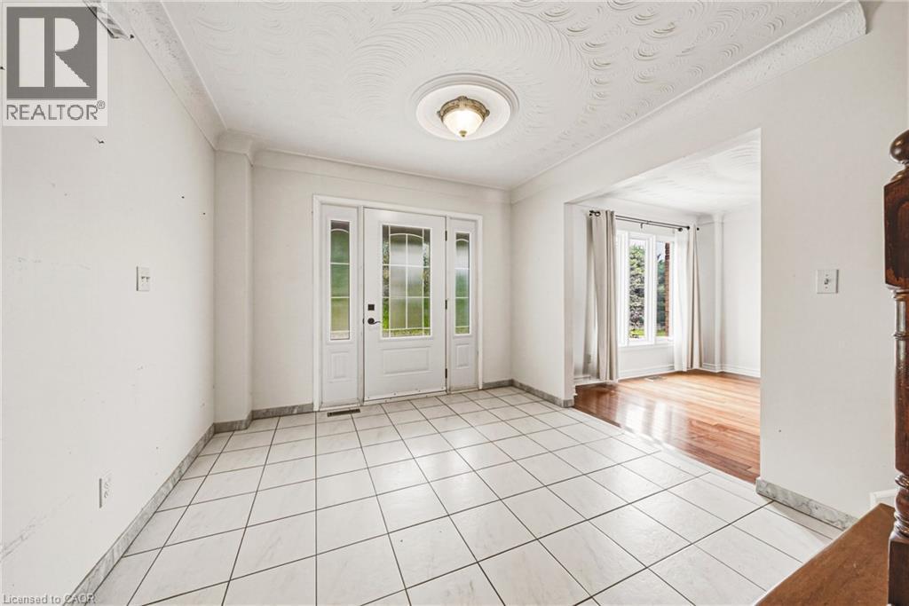21 Moss Boulevard, Dundas, ON - Indoor Photo Showing Other Room